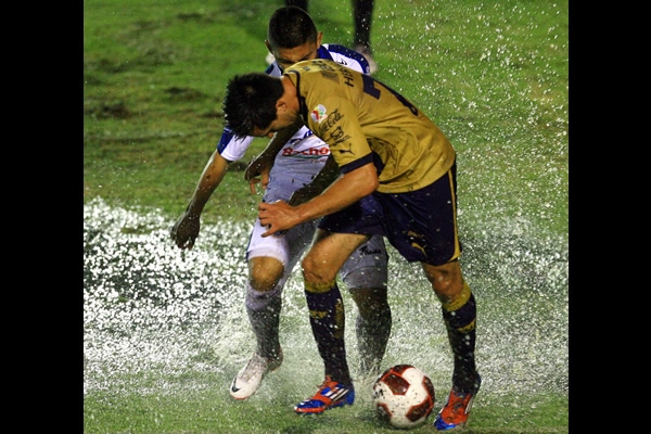 El partido empezó dos horas tarde.
