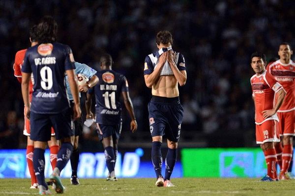 El partido se les complicaba a los locales.