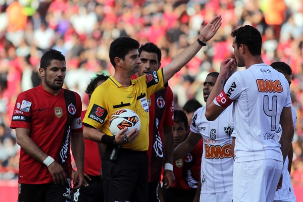 El partido tuvo muchas oportunidades a balón parado por parte del Xolaje.