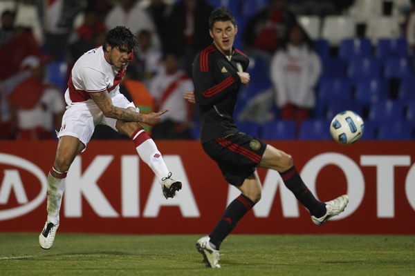 El peruano anotó el gol de su Selección.