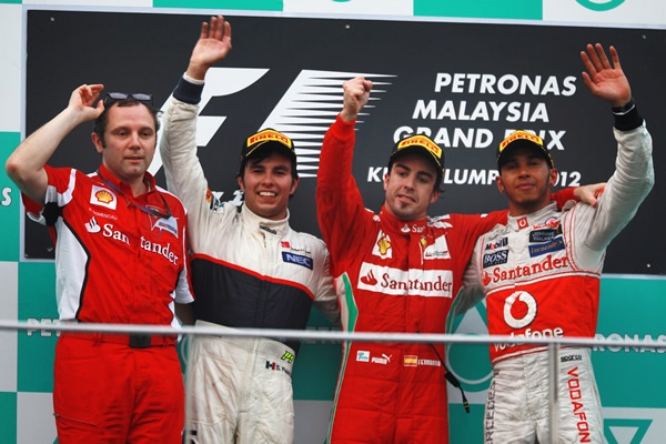 El podium con los ganadores.