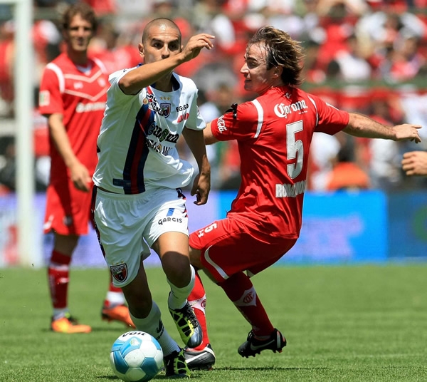 El primer tiempo fue un partido cerrado y de poca llegada.