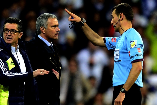 El reclamo de una falta al final del partido le valio su salida.