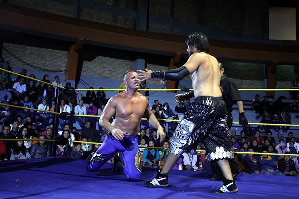 El ring de dos pisos se presentó en Atocpan.