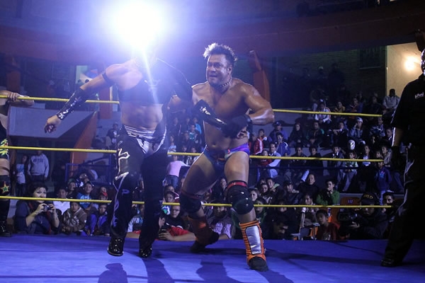 El ring de dos pisos se presentó en Atocpan.