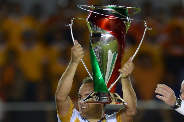 El trofeo de la Copa MX.