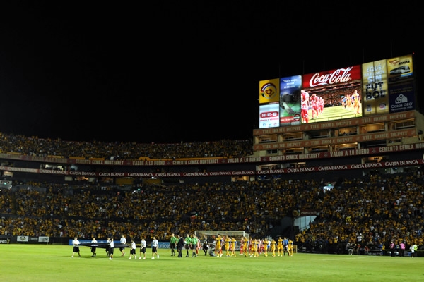 El Universitario se llenó para el duelo de Concachampions.