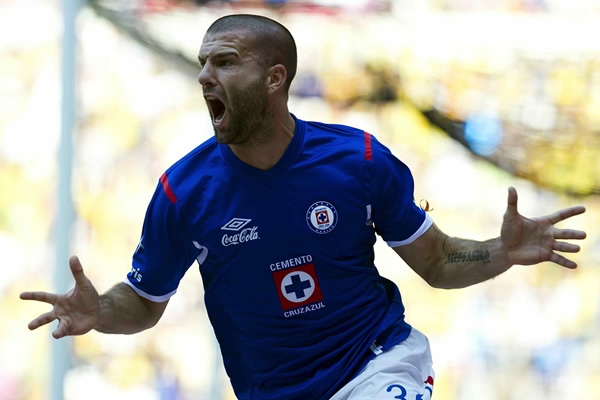Emanuel Villa consiguió el gol del empate de los celeste.