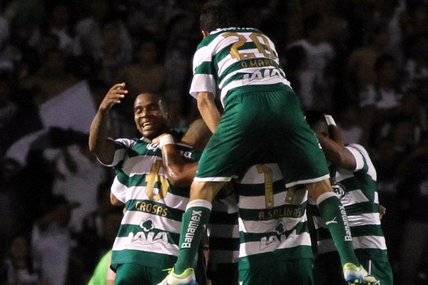 En conjunto, los laguneros festejan.