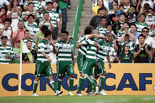 En conjunto, Santos festejaba su histórico pase a la Final.