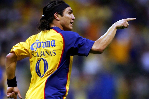 En el Clausura 2006 logró su primer título de goleo.