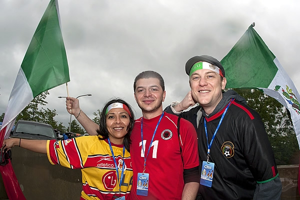 En espera de entrar al Soldier Field.