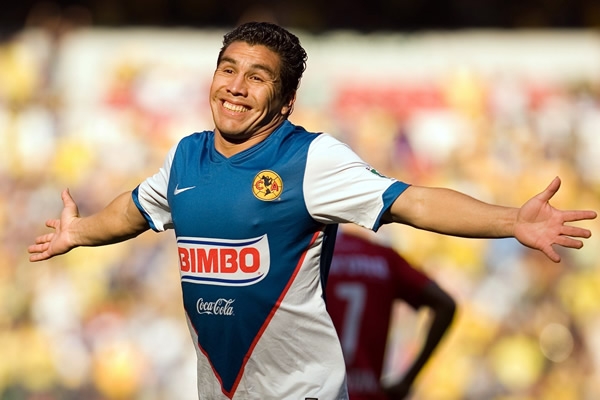 En 2009 fue elegido como parte del Equipo Ideal de América, por el Diario El País.