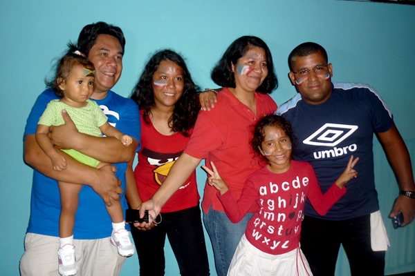 En Jamaica, las familias igual se juntan para ver al Tri.