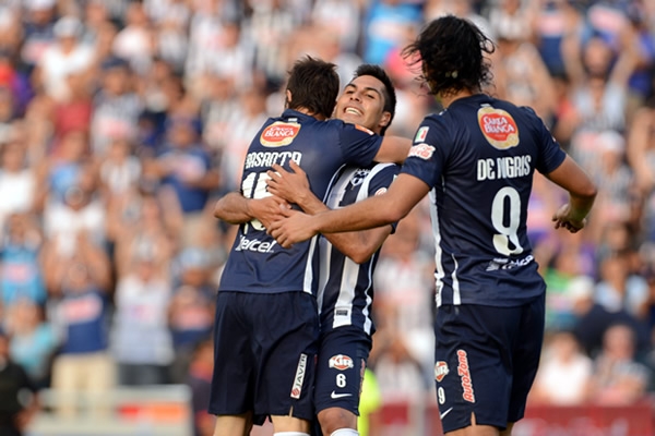 En los primeros minutos, Rayados ya celebraba un gol.