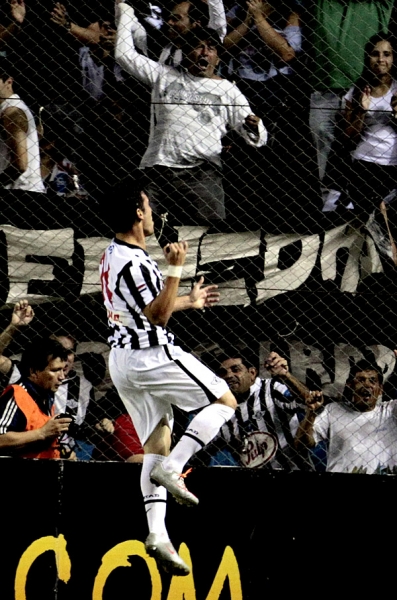 Enloquece la afición con el triunfo de su equipo.