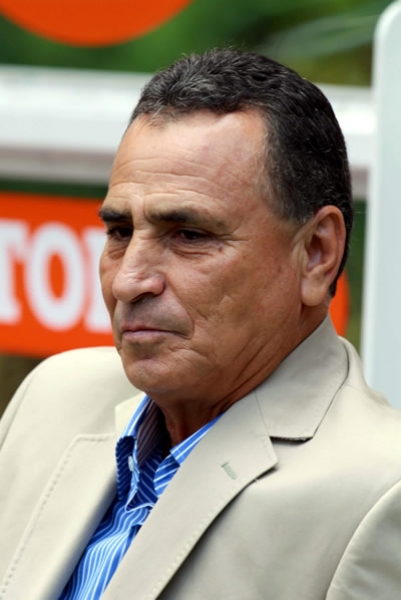 El entrenador de Chivas, José Luis Real antes del inicio del juego.