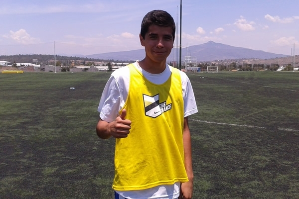 Erick Flores es mediocampista y se ganó su lugar en la visoria de Morelia.