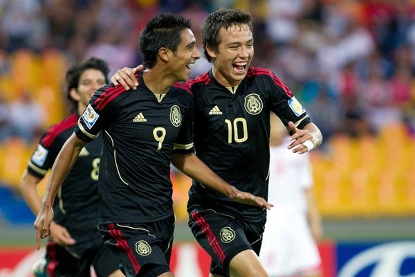 Erick Torres festeja el golazo de Taufic Guarch.