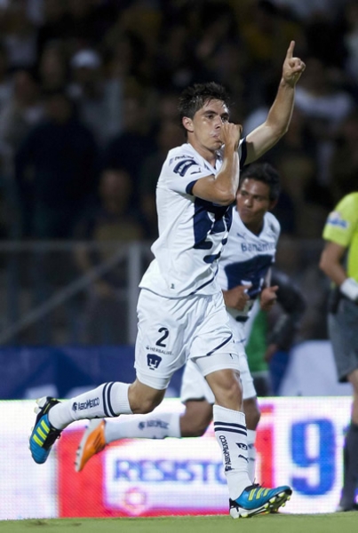 Es el segundo gol de palomita que le hace a Monterrey.