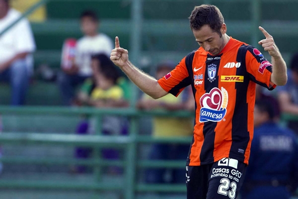 El español Raúl Tamudo, autor del primer gol del encuentro.