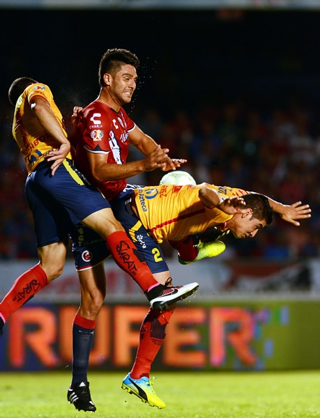 Espectacular postal de una jugada aérea.