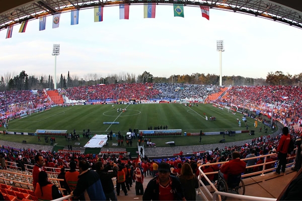 El Estadio Malvinas Argentinas presentó un lleno absoluto.