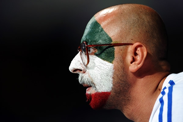 Este italiano mandaba buena vibra a su selección.