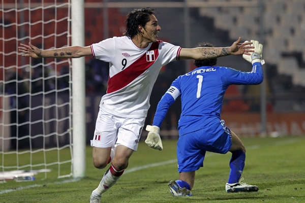 Eufórico festejo de peruano.