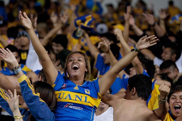 Felices de la vida porque su equipo ya está en las Semifinales.