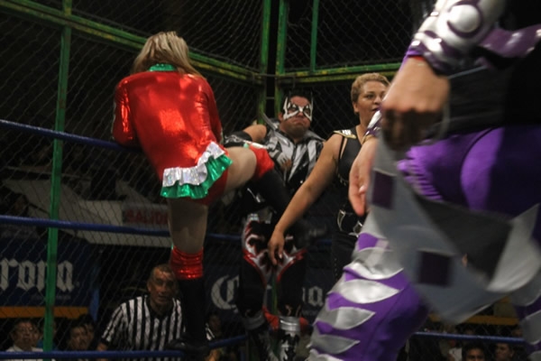 Festejo del 16 de Septiembre en IWRG.