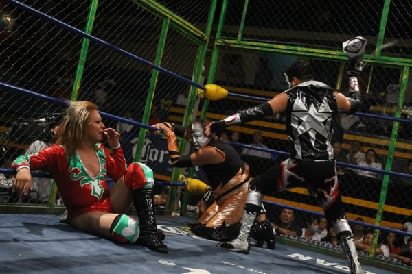 Festejo del 16 de Septiembre en IWRG.