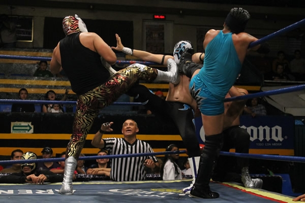 Festejo del 16 de Septiembre en IWRG.