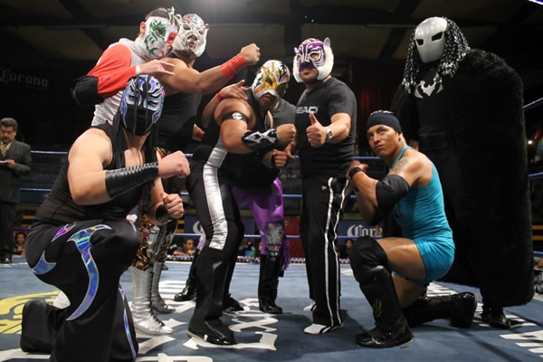 Festejo del 16 de Septiembre en IWRG.