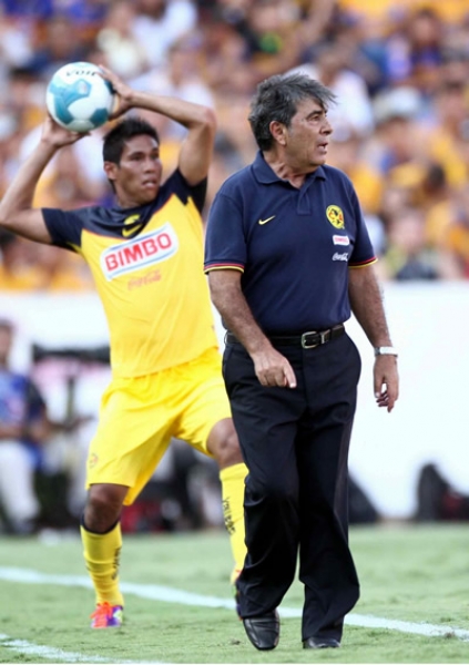 Fue un partido cerrado en media cancha el primer tiempo.
