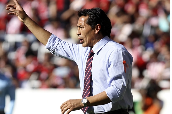 Galindo desiste de la desventaja y adelanta sus líneas.