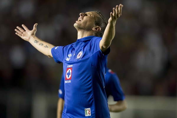 Giménez anotó un golazo de larga distancia.