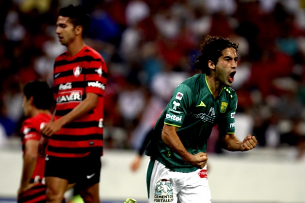 Con gol de Britos el León le frenó el Subliderato a los Zorros.