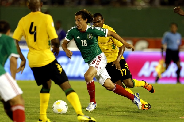 Guardado ha errado muchos de sus pases. Nula participación por izquierda.