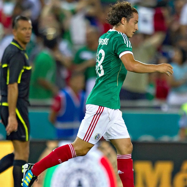 Guardado hizo el gol del triunfo al minuto 78.