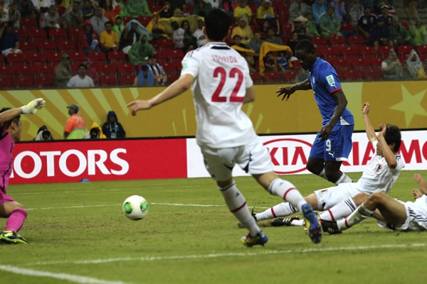 Hasebe fue quien detuvo la marcha de Mario.