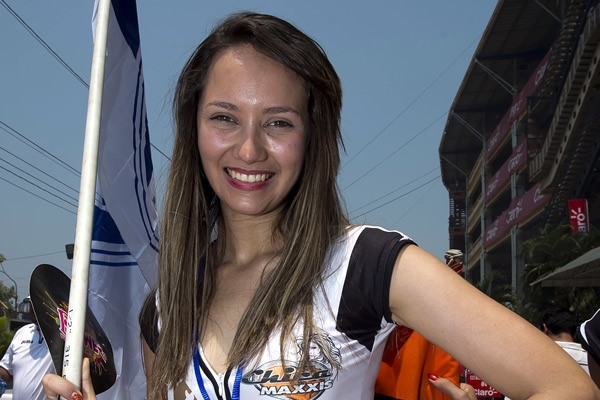 Hay sonrisas en el calor intenso.