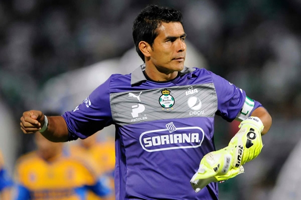 Héctor Mancilla consiguió los dos goles con los que Tigres venció a Santos.