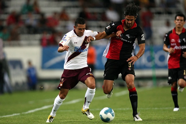 Hérculez Gómez estuvo muy activo en el ataque de Estudiantes.