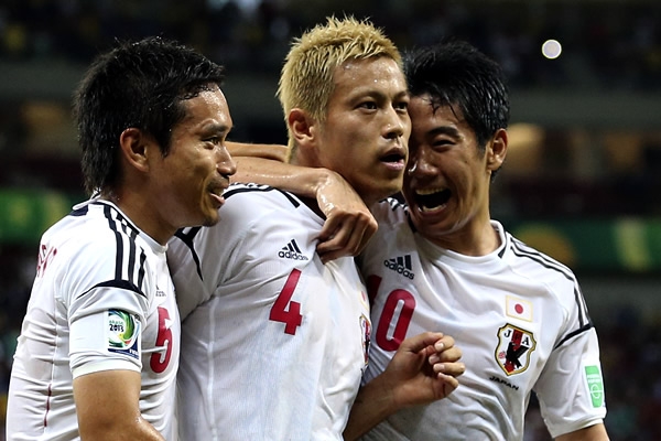 Honda al minuto 21 pone desde los once pasos el primero del partido.