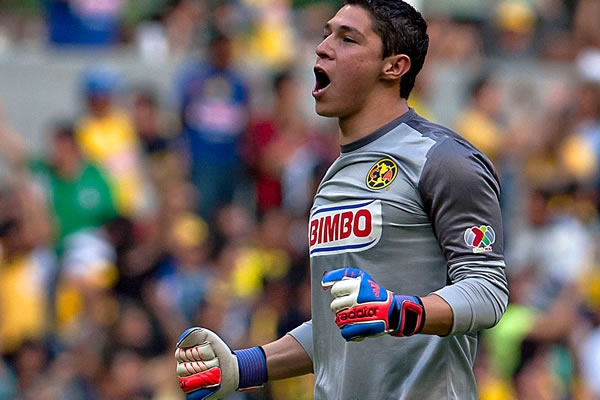 Hugo González celebrando uno de los goles americanistas.