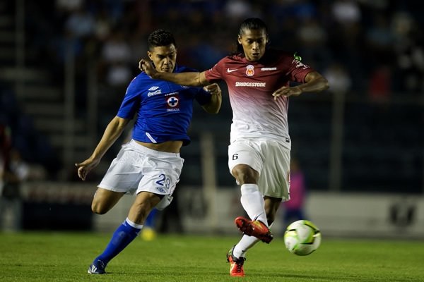 Huiqui frena el hambre goleadora de Teófilo y Pavone.