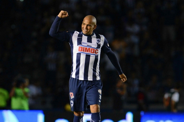 Humberto Suazo hizo un gol de vestidor, al minuto 1.