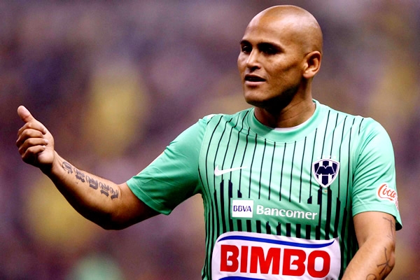 Humberto Suazo no pudo anotar en el Azteca.