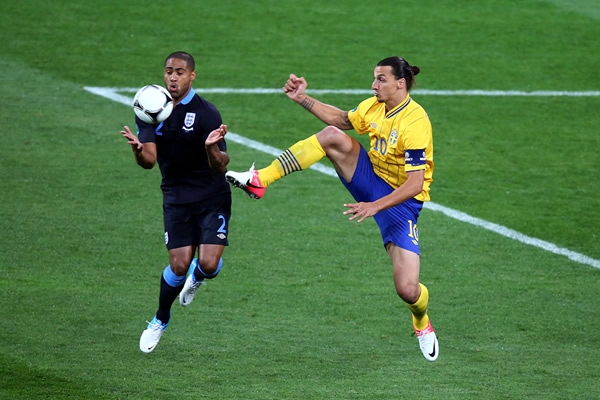 Ibrahimovic de inmediato buscó la meta inglés.